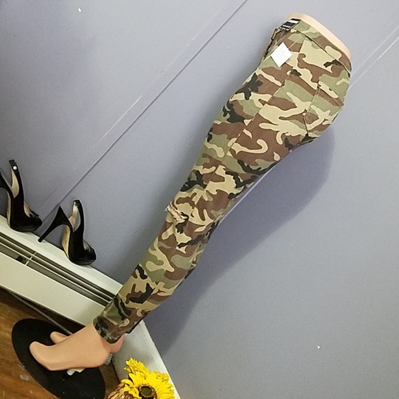 Distressed Imported Camo Jeans - Picture 6 of 8